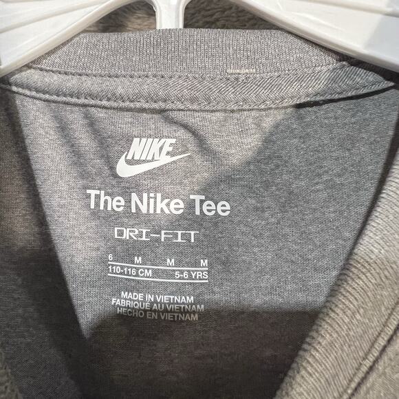 Nike Dri-Fit Big Swoosh Outfit Set Youth 6 Grey Black Shirt Shorts Boys Set NEW - Picture 3 of 4